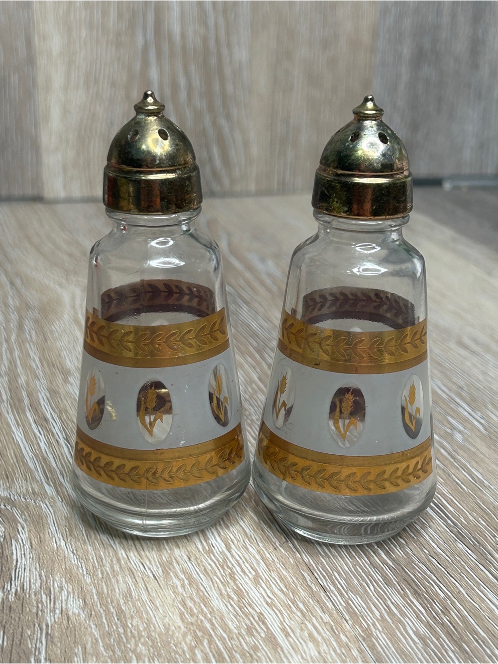 Vintage Anchor Hocking Golden Wheat Salt & Pepper Shakers Clear Glass Gold Trim